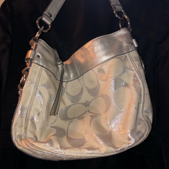 Coach - Picture 6 of 6